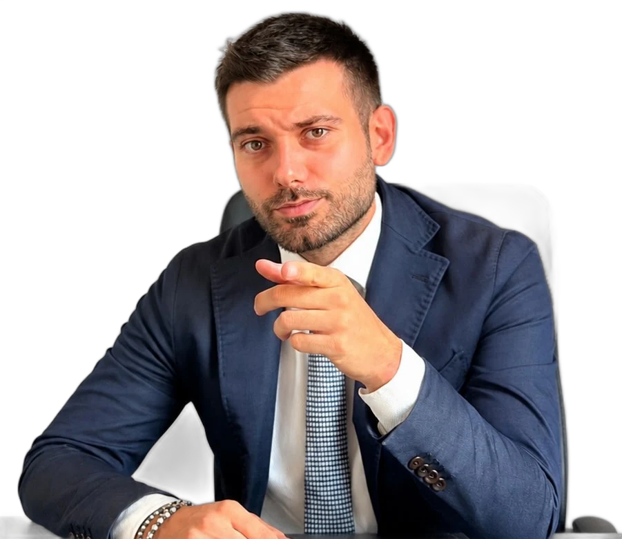 Antonio Bruzzese alla scrivania